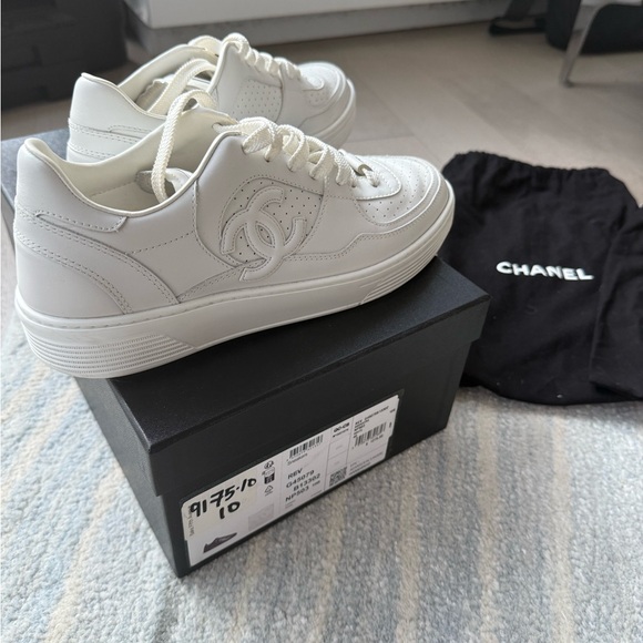 CHANEL REV White Sneakers Size 40 - Picture 14 of 15